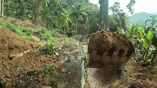 Escavadeira enterrando uma pedra GIGANTE 😱 [upl. by Harcourt]