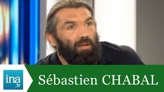 Sébastien Chabal quotnos arbitres ne sont pas prosquot  Archive INA [upl. by Meeharbi577]