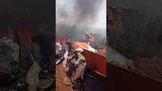 Avião da FAB cai após colisão com outra aeronave durante um treinamento em Pirassununga SP [upl. by Haroved]