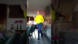 Ik ga zo naar dansen let niet op me broek want daar onder heb ik me dans broekje music remix fun [upl. by Midan]