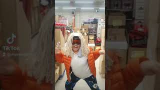 dans le magasin danser simba bb10 rigolo tiktok [upl. by Loring378]