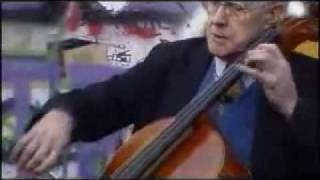 Rostropovich suona davanti alla caduta del muro di berlino [upl. by Kwapong]