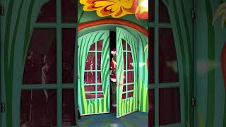 AN ICONIC ENTRANCE FROM THE GRINCH AT UNIVERSAL STUDIOS ORLANDO  GRINCHMAS [upl. by Yzmar]