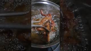 Frying chicken wings shortvideoscookingvideoshortytshorts [upl. by Akemehc]