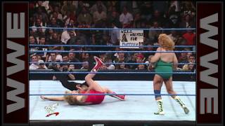 Mae Young vs Fabulous Moolah  WWE Womens Championship Match SmackDown Oct 21 1999 [upl. by Tessy]