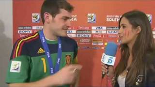 ¡¡¡¡Casillas se comió a besos a Carbonero TRANSLATE IN ENGLISH [upl. by Hetti203]