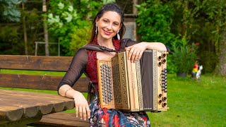 Claudia Hinker spielt den KAISER WIESN MARSCH auf ihrer Steirischen Harmonika [upl. by Sabsay]