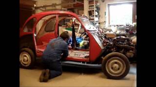 Décaissage dune 2CV de 86 en 5 minutesDisassembling a 86 2CV in 5 minutes [upl. by Amor]