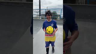 QUANDO UM JOGADOR DE FUTEBOL RESOLVE IR NA PISTA DE SKATE shorts [upl. by Inavoj]