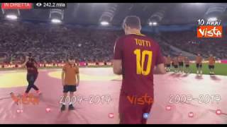 Totti si toglie la fascia di Capitano della Roma e la regala a un bimbo [upl. by Beard]