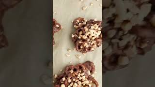 How to make chocolate covered pretzels in the slow cooker  Food Dolls [upl. by Stoughton]