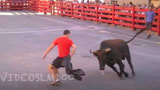 encierro en villafranca de novillos con susto a un recortador dia 2192011 [upl. by Akinar575]