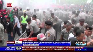 Ribuan Buruh Bogor Bentrok dengan Petugas [upl. by Eitteb]