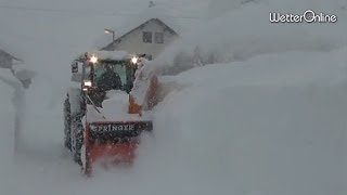 Schneechaos in Österreich  Vielfach kein Durchkommen mehr [upl. by Nnayecats]