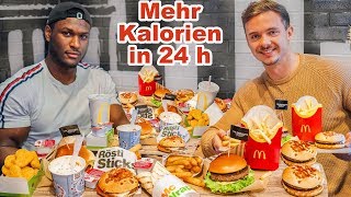 Wer schafft mehr Kalorien in 24 Stunden  Cheat Day Challenge [upl. by Accire]