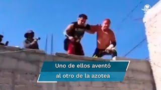 ¡Llevan la lucha libre a otro nivel improvisan pelea callejera en una azotea [upl. by Dublin]