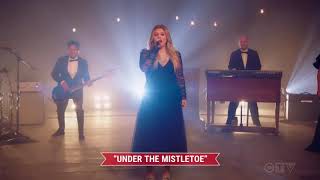 Kelly Clarkson amp Brett Eldredge — Under the Mistletoe The Original Santa Claus Parade HD [upl. by Ardnuek]