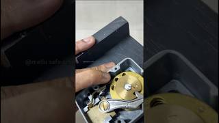 COMBINATION LOCK RESET mallusafecracker locksmithhack howitworks chubb diy [upl. by Anaiad]