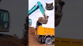 Máy xúc đứng trên cao xúc cát pha đất lên thùng xe tải excavator truck mayxuc [upl. by Armington912]