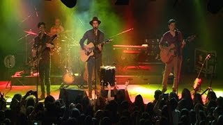 Morat se mete al público en el bolsillo en Barcelona [upl. by Jecho]