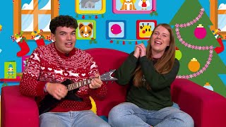 Pwy Syn Dŵad Dros y Bryn  Cân Siôn Corn  Nadolig Cymraeg ar Cyw  Welsh Christmas Songs [upl. by Kape]