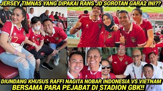 GA KALENG2 RAFFI NAGITA MENDADAK JADI SOROTAN SUPPORTER INDONESIA DI GBK GARA JERSEY RANS BEGINI [upl. by Ellebyam]