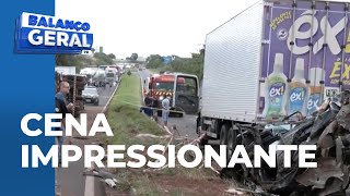 Acidente com 4 caminhões e 3 carros termina com um jovem morto e 3 pessoas feridas [upl. by Nuawed]