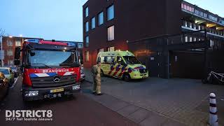 Jongemannen zakken door dak van parkeergarage en raken gewond De Bockstraat Den Haag [upl. by Eilraep560]