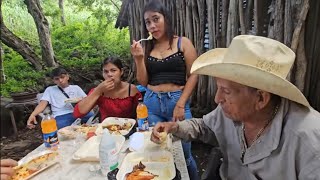 disfrutando una rica Cena con don Santos gracias a un suscriptor🤗aventuras salvadoreñas [upl. by Annia]