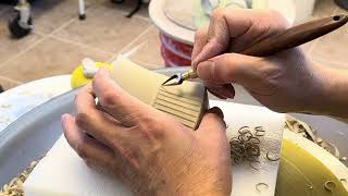 808 Testing a Prototype Sgraffito Carving Tool on a Mug with HsinChuen Lin 林新春 細紋雕刻刀測試 [upl. by Northrop610]