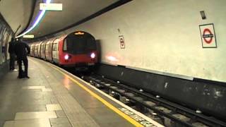 Northern line  Clapham South Arrival 29122008 [upl. by Nessy]