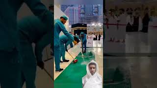 Mashallah cleaning floor of kabbah sharif kabbah haramain makkahlivehd [upl. by Atyekram]