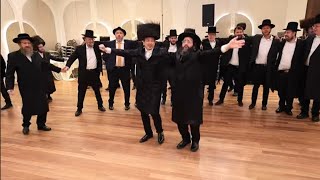 Orthodox Hasidic Jewish Men Dancing Traditionally by Wedding of Lieby amp Roizy Breuer Satmar Chasunah [upl. by Proudlove]