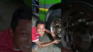 MABUK KECUBUNG 😂😂 automobile busmania bismaniacommunity buspariwisata videolucu [upl. by Notgnirrac]