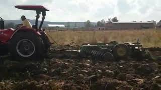 TRACTOR MAHINDRA 95004WD CON RASTRA [upl. by Cchaddie]