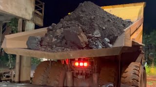 CONTINUOUS IRON ORE BOULDER CRUSHING IN PRIMARY KOBELCO GYRATORY CONE CRUSHER [upl. by Oramug]