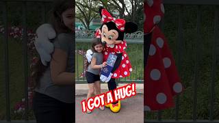 MINNIE MOUSE Gave me a Hug disneyworld epcot minniemouse meetandgreet [upl. by Hagood981]