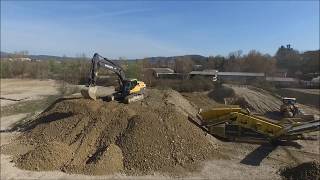 VOLVO EC300DlL120G Criblage MauletTP DJI Phantom3 et GOPRO [upl. by Adnov]