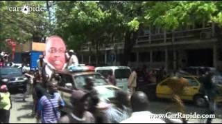 Ambiance à la porte du Palais quand Wade cédait la place à Macky Sall [upl. by Mikol]