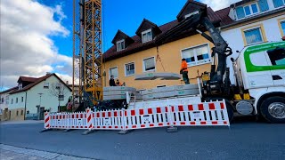 Liebherr 53 k Turmdrehkran aufstellen und Straßenabsperrung stellen [upl. by Brad]