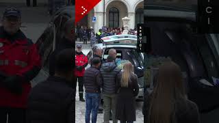 Funerali Vanessa Ballan luscita del feretro dal Duomo di Castelfranco Veneto [upl. by Kinimod]