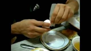 Супер быстрая чистка яйца \ Remove eggshell in 10 seconds [upl. by Abrahams]