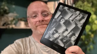 Why I Chose The Kindle Paperwhite Signature Edition Over Kindle Oasis [upl. by Dita]