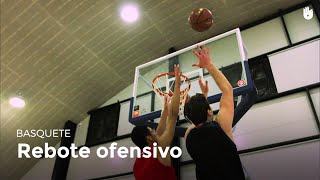 Rebote ofensivo  Basquete [upl. by Aneekan]