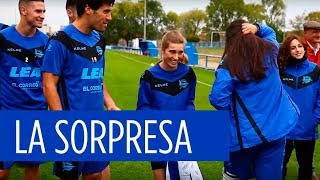 Gran sorpresa del Deportivo Alavés a Dorleta y Vanessa [upl. by Eatnoj]