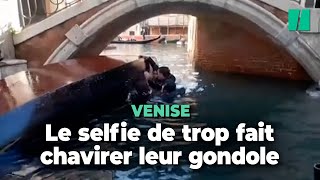 À Venise une gondole pleine de touristes chavire car ils voulaient prendre le selfie parfait [upl. by Bobbie]