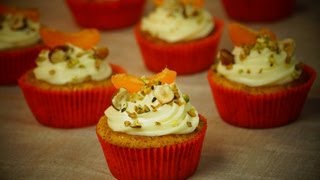 Recette des cupcakes abricot noisettes [upl. by Haymes]