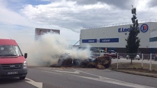 Manifestation dagriculteurs à Concarneau [upl. by Sonstrom661]