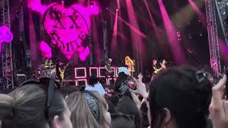 Avril Lavigne  Smile  live at Bedford Park UK 2024 [upl. by Buskus208]