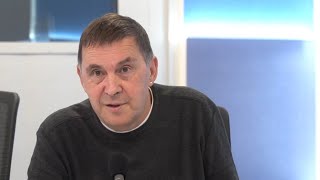 Otegi defiende a Sánchez ante los que le llaman quotfelón y traidorquot [upl. by Upton]